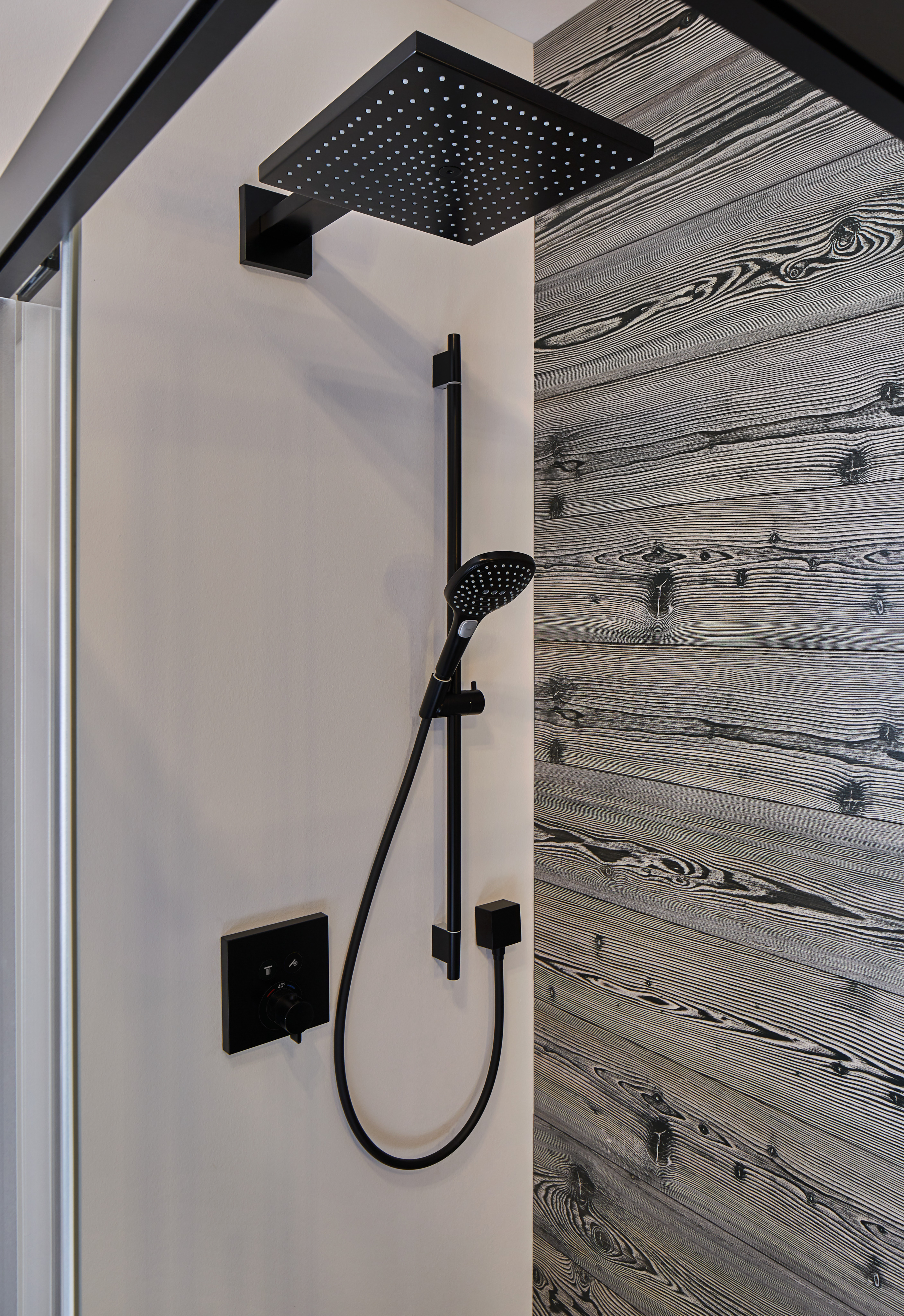 Close-up: Shower bar S Puro 90 cm with Isiflex shower hose 160 cm 3