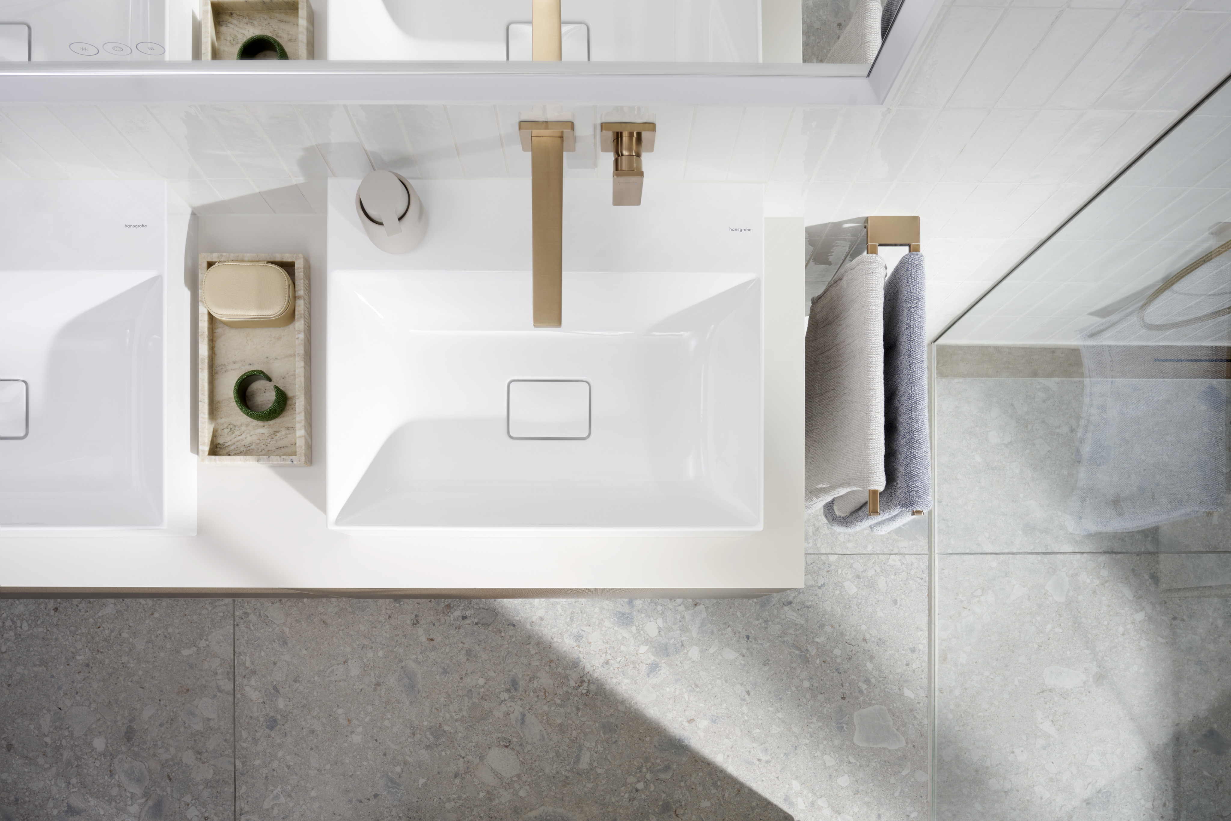 Close-up: Single lever basin mixer for concealed installation wall-mounted with lever handle and spout 22 5 cm