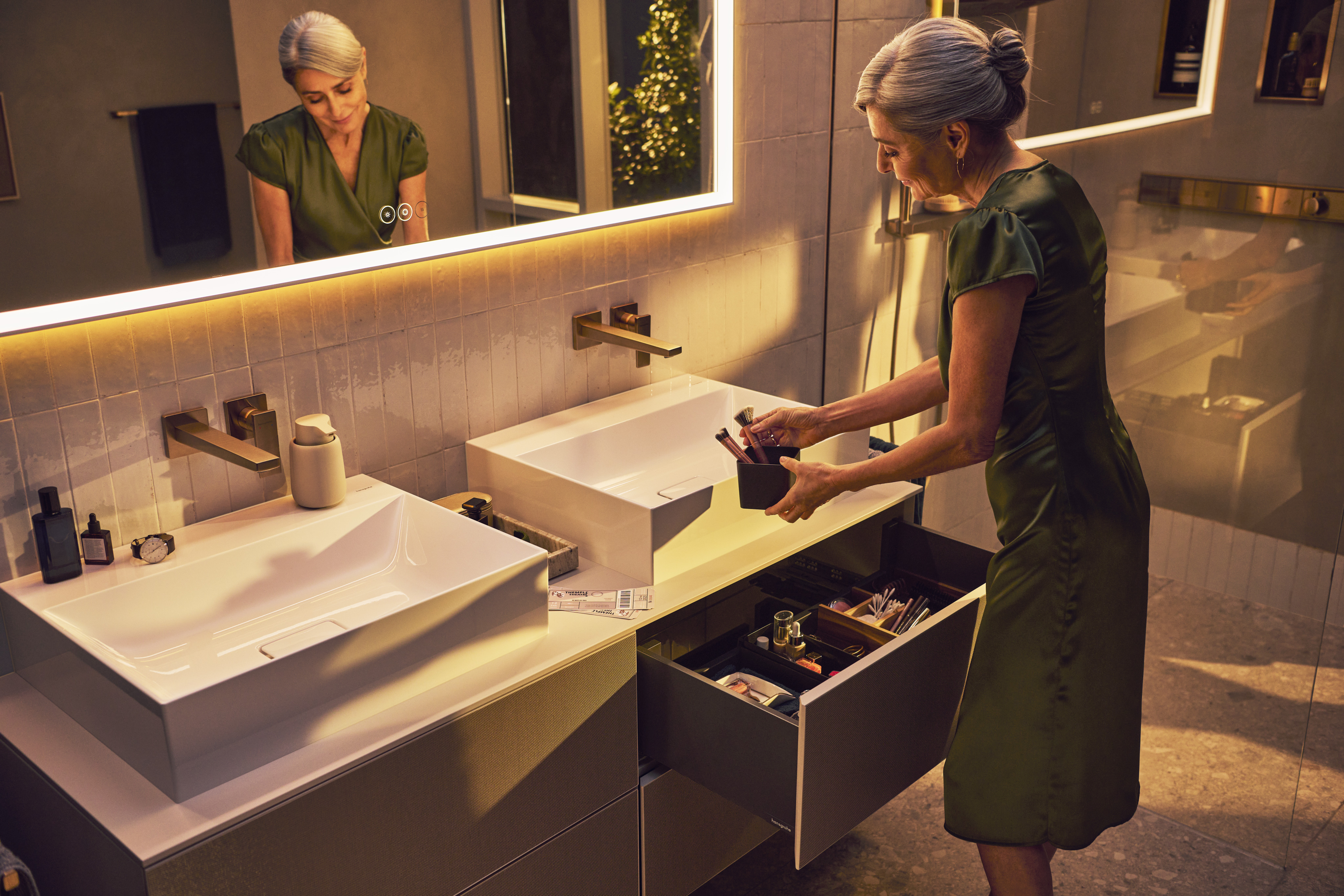 Close-up: Single lever basin mixer for concealed installation wall-mounted with lever handle and spout 22 5 cm